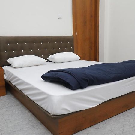 Hotel Garima Ujjain Extérieur photo