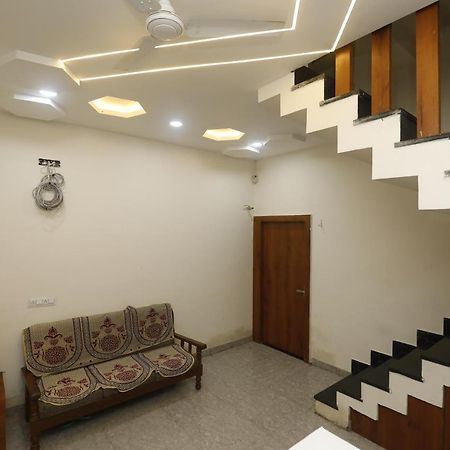 Hotel Garima Ujjain Extérieur photo