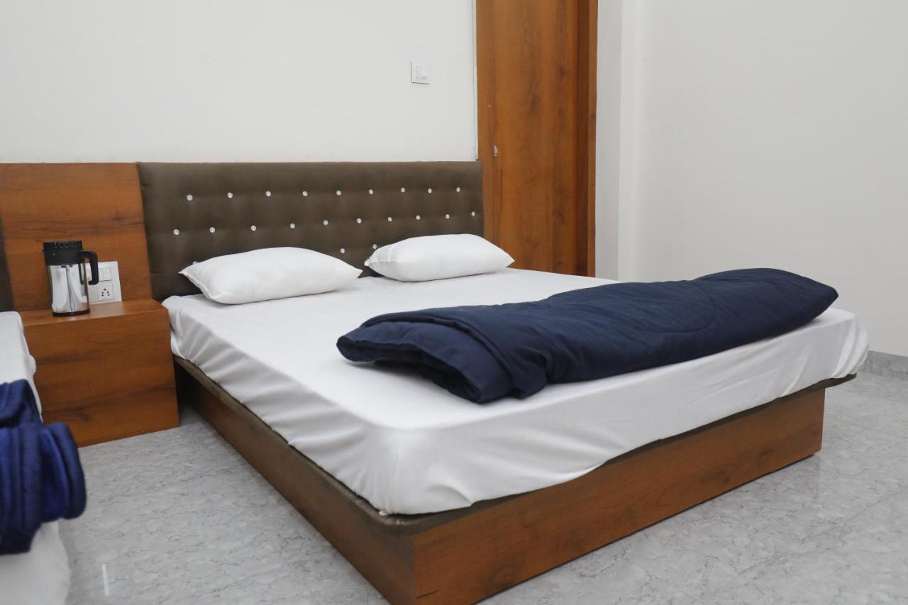 Hotel Garima Ujjain Extérieur photo