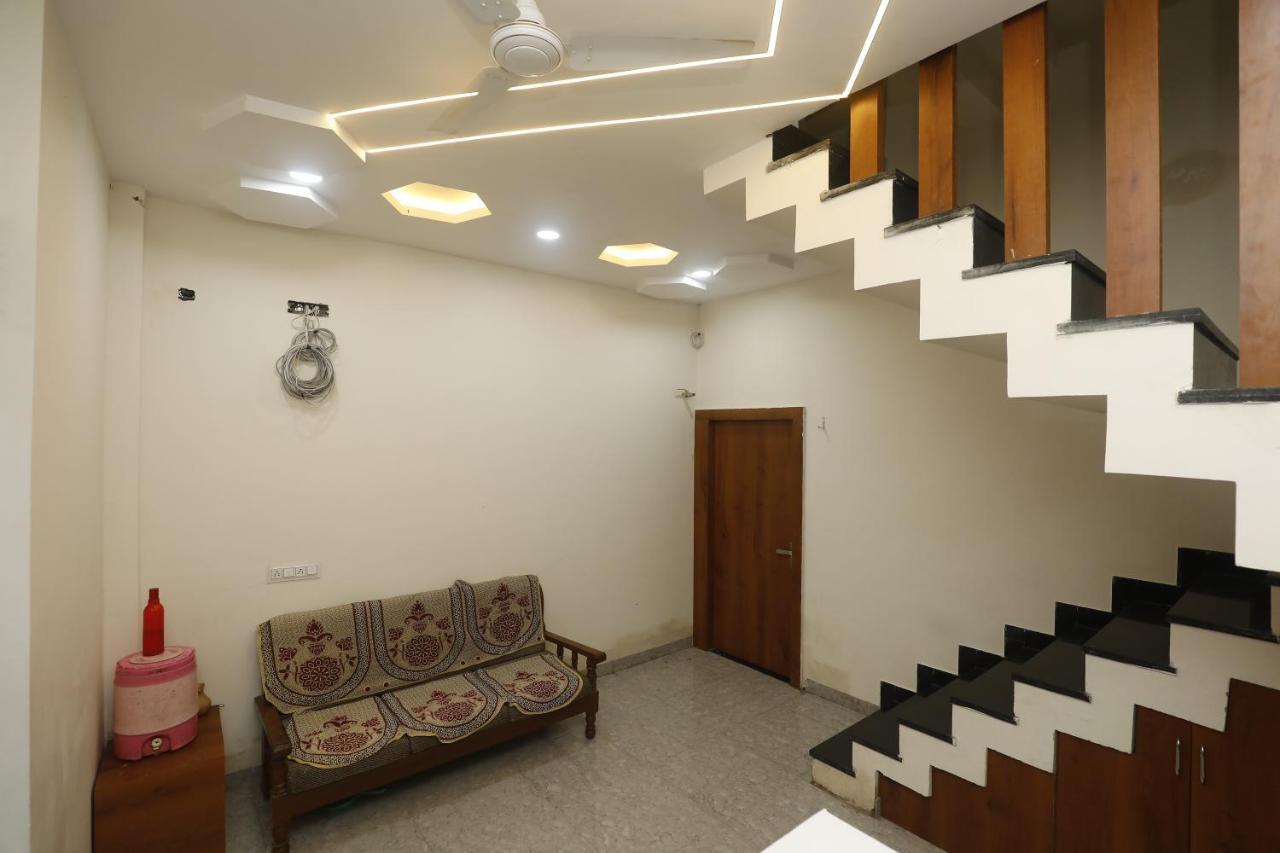 Hotel Garima Ujjain Extérieur photo
