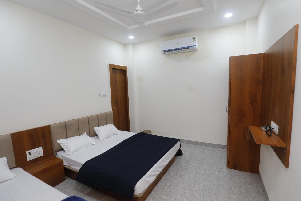 Hotel Garima Ujjain Extérieur photo