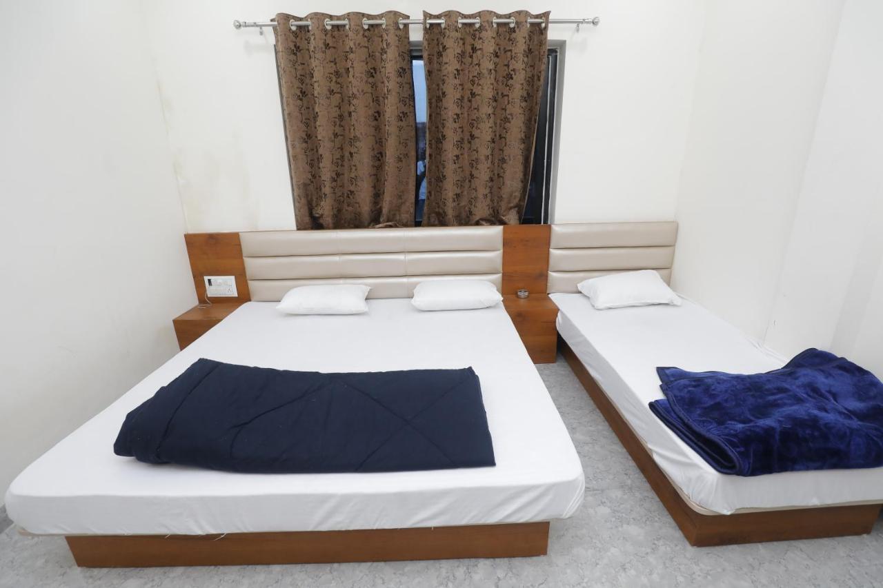 Hotel Garima Ujjain Extérieur photo