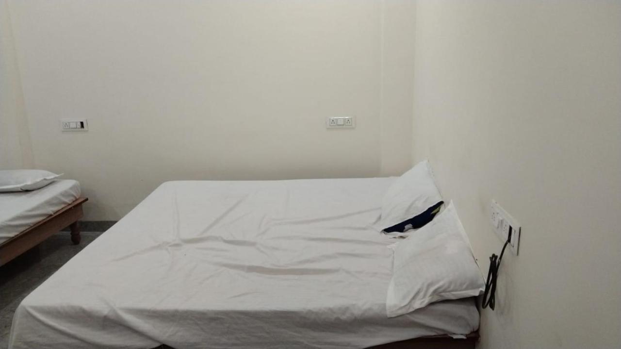 Hotel Garima Ujjain Extérieur photo